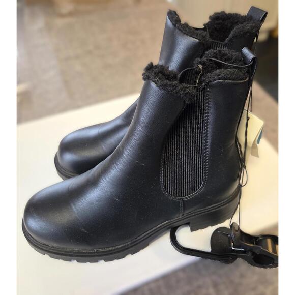 Ardene Shoes - Ardene Warm Lined Chelsea Boots - Size 7